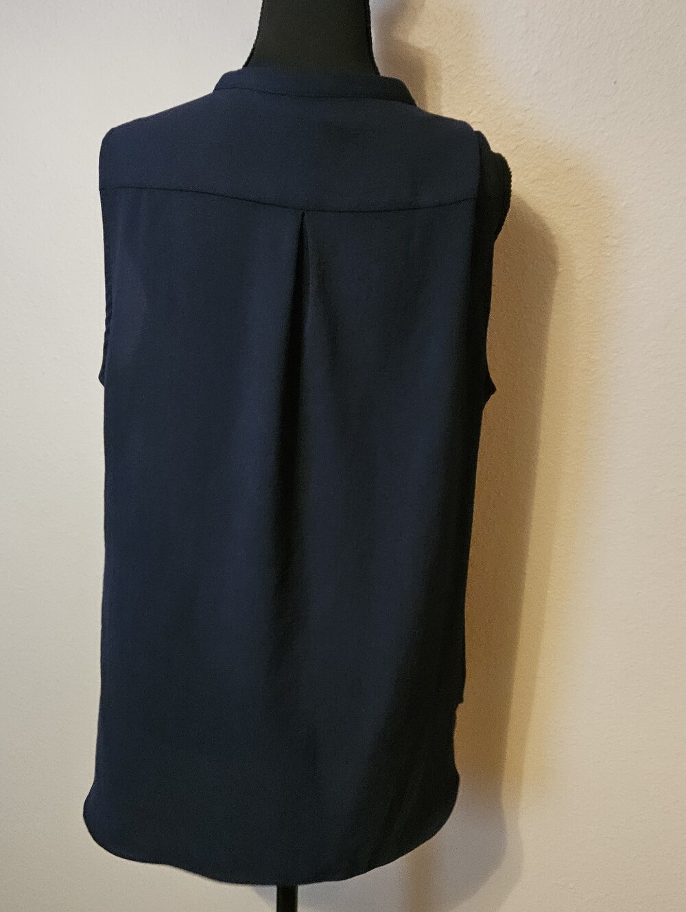 Supply & Demand Women's Large Sleeveless Ruffle Front Top - Navy - Picture 4 of 7